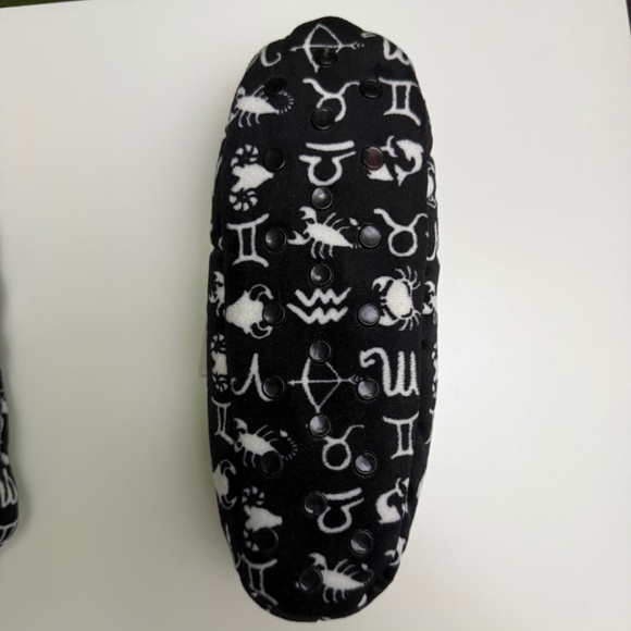 Kensie Slipper Sock with Pom Pom - Picture 6 of 7